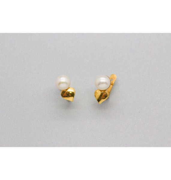 Pendientes en Oro Amarillo de 18 Quilates con Perlas