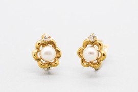 18Kt Yellow Gold Pearl & Cubic Zirconia Earrings