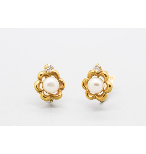 18Kt Yellow Gold Pearl & Cubic Zirconia Earrings