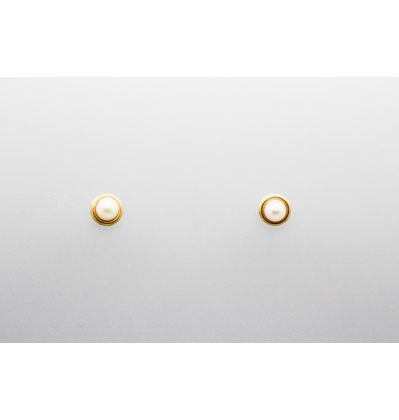 18Kt Yellow Gold Pearl Stud Earrings