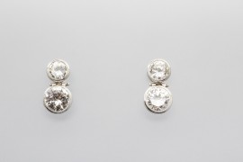 Pendientes en Oro Blanco de 18 Quilates con Circonitas