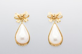18Kt Yellow Gold Pearl Earrings