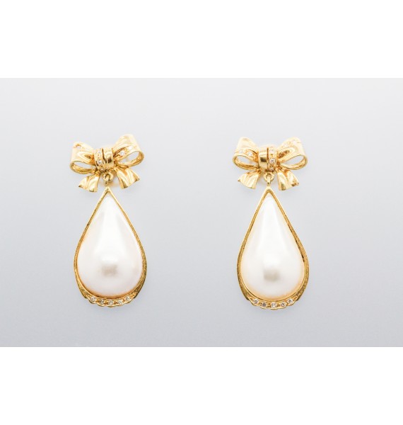 18Kt Yellow Gold Pearl Earrings