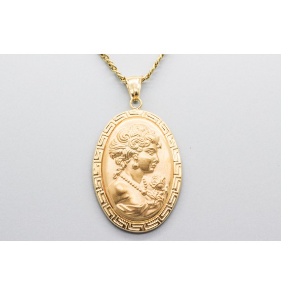 18Kt Yellow Gold Oval Pendant