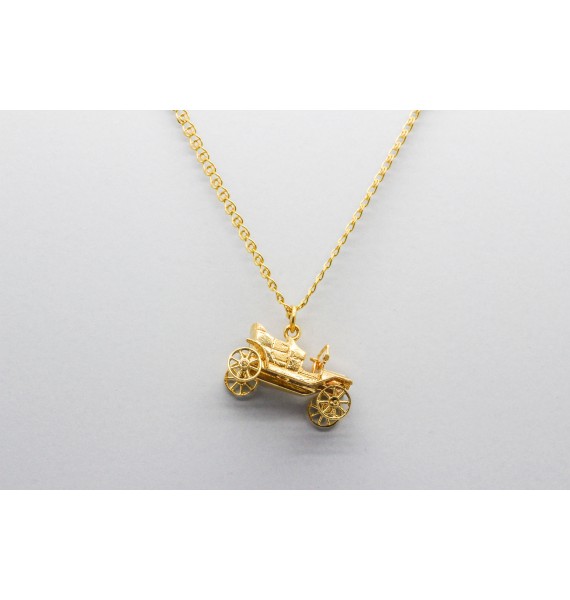 18Kt Gold Vintage Car Pendant
