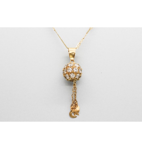 Colgante con Encantos y Circonitas en Oro de 18 Quilates