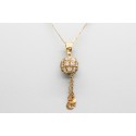 Colgante con Encantos y Circonitas en Oro de 18 Quilates