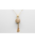 Colgante con Encantos y Circonitas en Oro de 18 Quilates