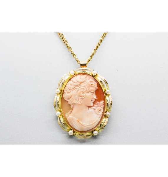 Colgante Cameo con Perlas en Oro de 18 Quilates