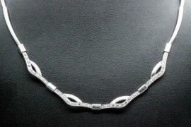 18Kt White Gold Gemstone Necklace