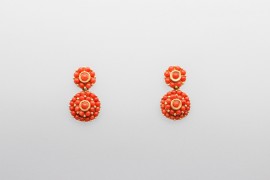 18Kt Yellow Gold Earrings Decorated with Red Coral Gemstones