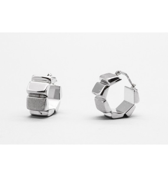 18Kt White Gold Hoop Earrings with a Modern Design
