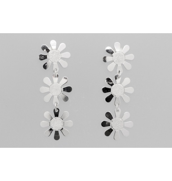 Pendientes en Oro Blanco de 18Kt Compuesto por 3 Flores