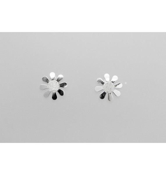 18Kt White Gold Earrings in the Shape of a Flower