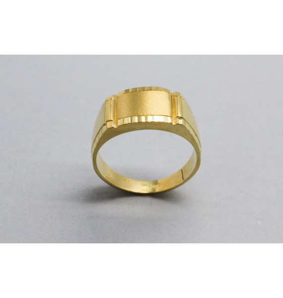 Men's 18Kt Yellow Gold Ring with a Minimalist Design