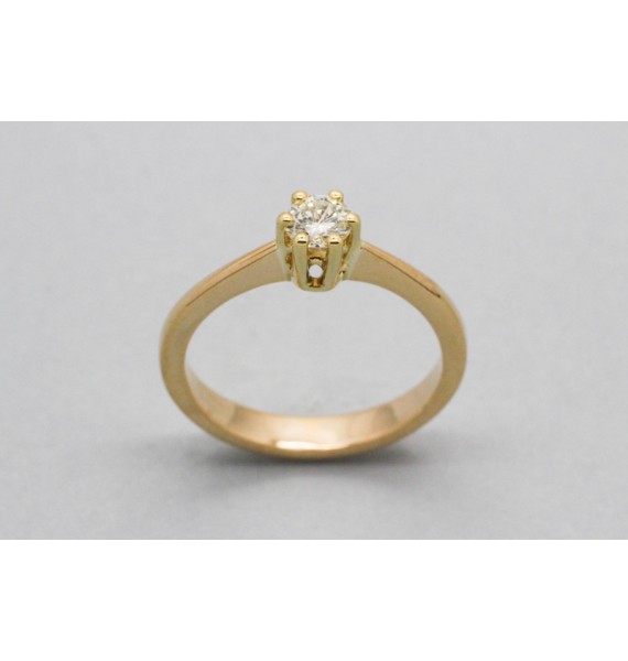 18Kt Yellow Gold Solitaire Ring with a Diamond Centre Stone