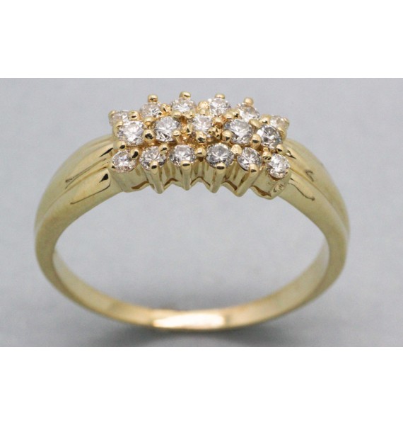 18Kt Yellow Gold Ring with Diamonds in a Pavé Setting