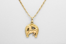 18Kt Yellow Gold Horse & Horse Shoe Pendant