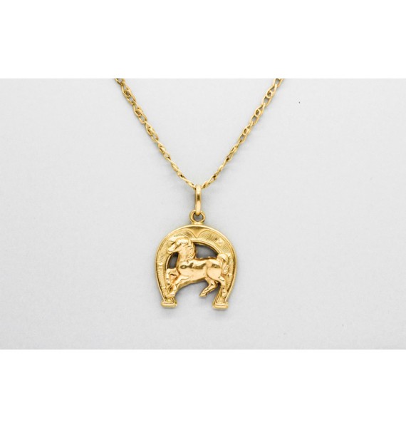 18Kt Yellow Gold Horse & Horse Shoe Pendant