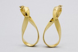 18Kt Yellow Gold Hoop Earrings with a Twist Design