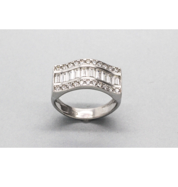 18kt White Gold Ring with Cubic Zirconia