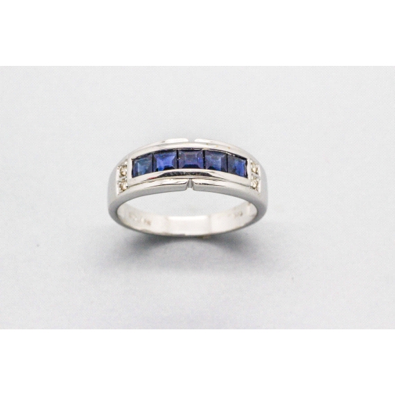18kt White Gold diamond & Sapphire Ring