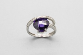 Anillo en Oro de 18 Quilates con Piedras Preciosas