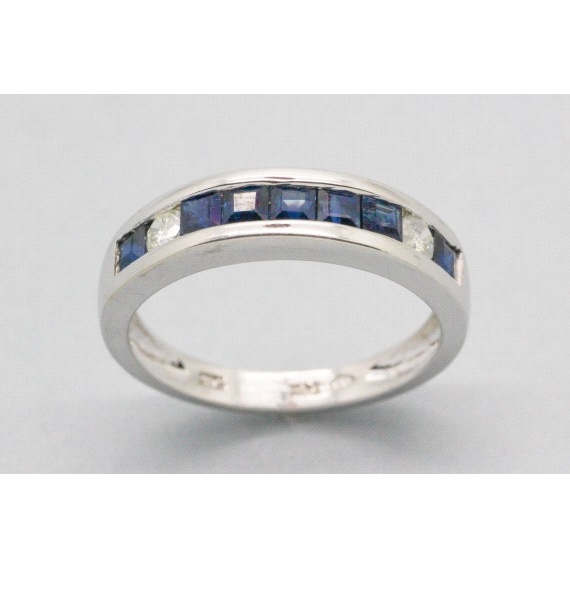 18kt White Gold Diamond & Sapphire Ring