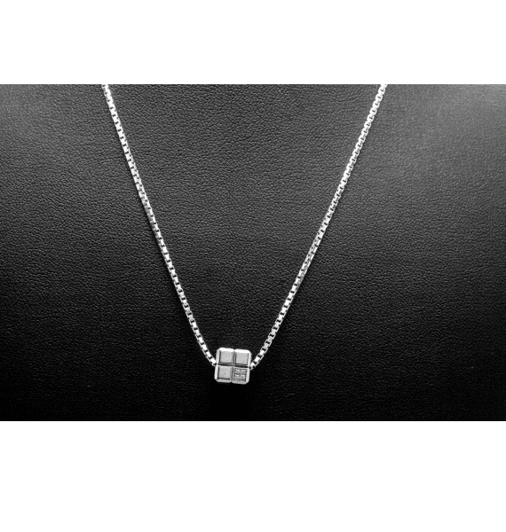 18kt White Gold Diamond Necklace