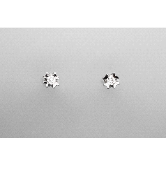 18kt White Gold Diamond Earrings