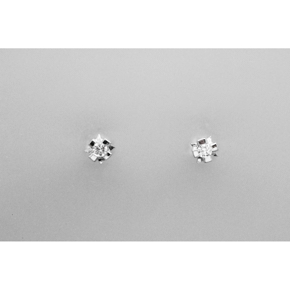18kt White Gold Diamond Stud Earrings