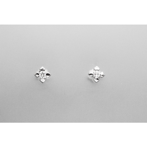 18kt White Gold Diamond Stud Earrings