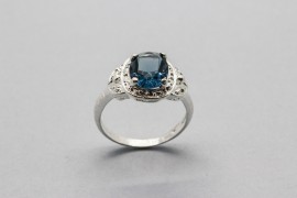 925 Sterling Silver Solitaire Style Ring